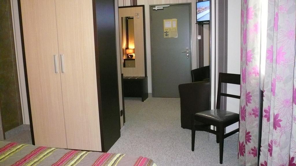 Hotel L'Europeen Tarbes Exterior photo